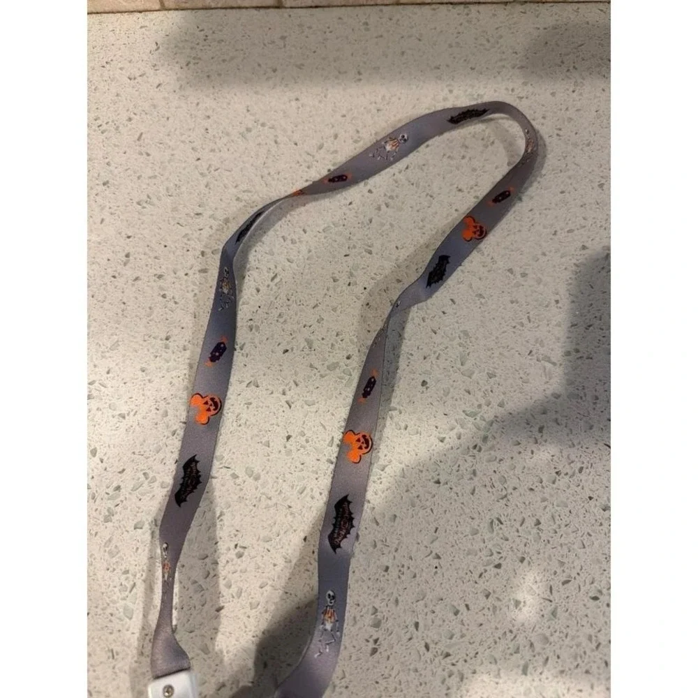 Disney Halloween Mickey Pumpkin Light Up‎ Lanyard Pendant 2020